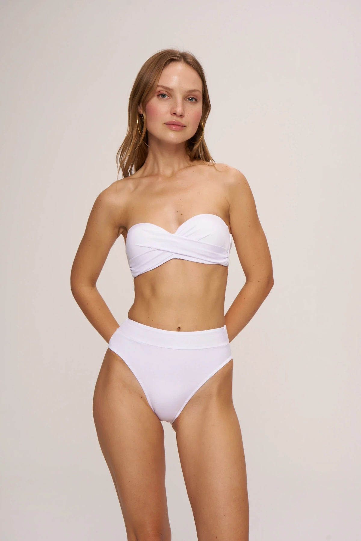 Mila Burgulu Straplez Bikini